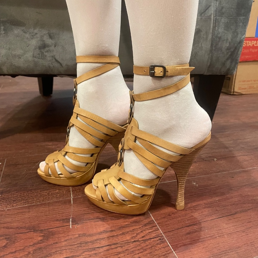 VERA WANG Tan Leather High Heel Sandals - Picture 3 of 8